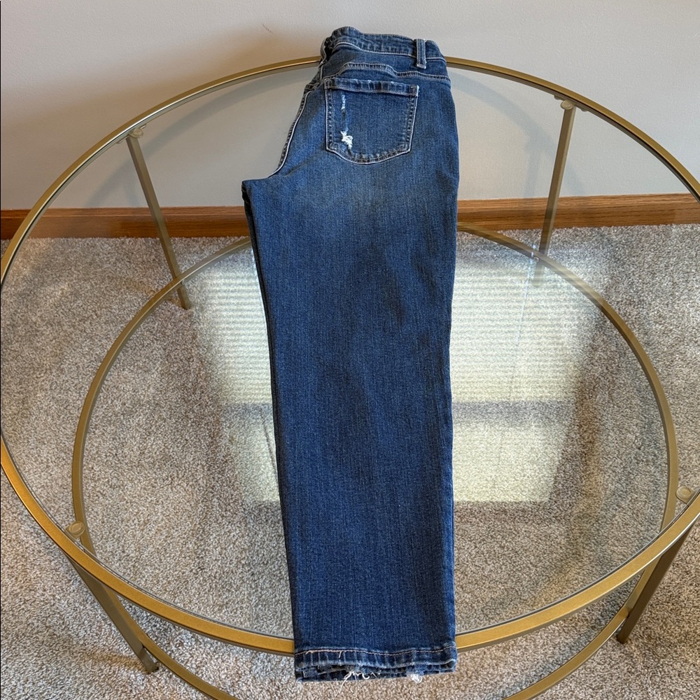 Time and Tru Mid-Rise Distressed Jeans Size 4 - Picture 13 of 16